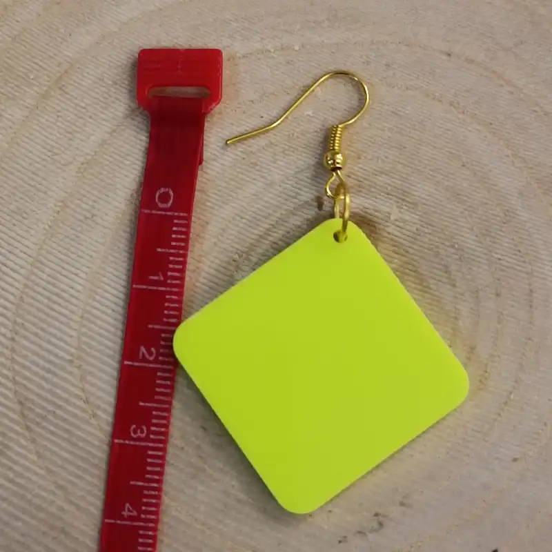 گوشواره زنانه مدل عروسکی پلکسی