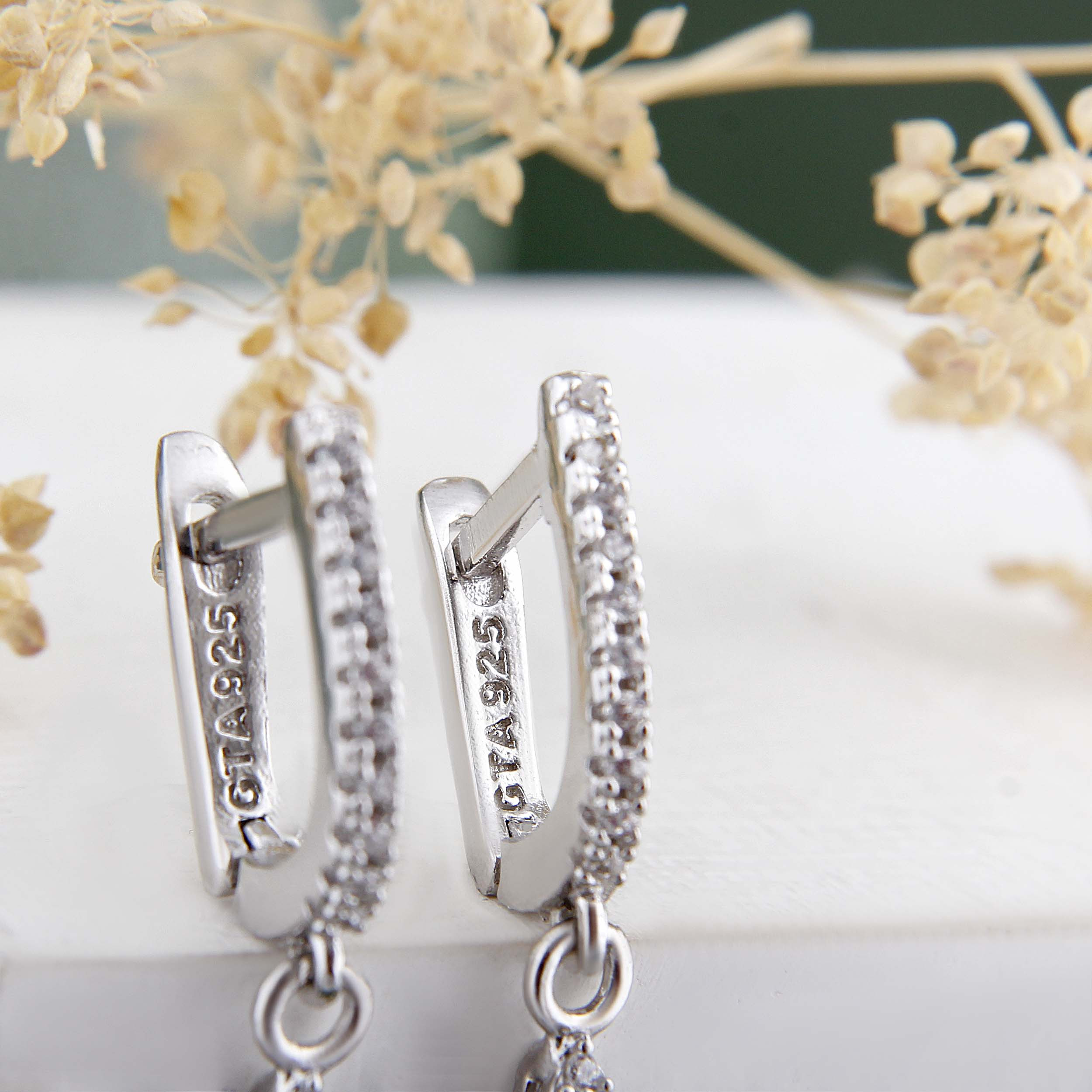 گوشواره نقره زنانه بازرگانی میلادی قالب مدل فول نگین آبکاری رادیوم کد GZN_397 گوشواره نقره زنانه بازرگانی میلادی قالب مدل فول نگین آبکاری رادیوم کد GZN_397