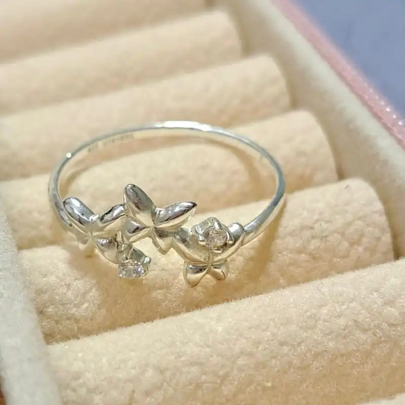 انگشتر نقره زنانه مدل پروانه با نگین زیرکنیا