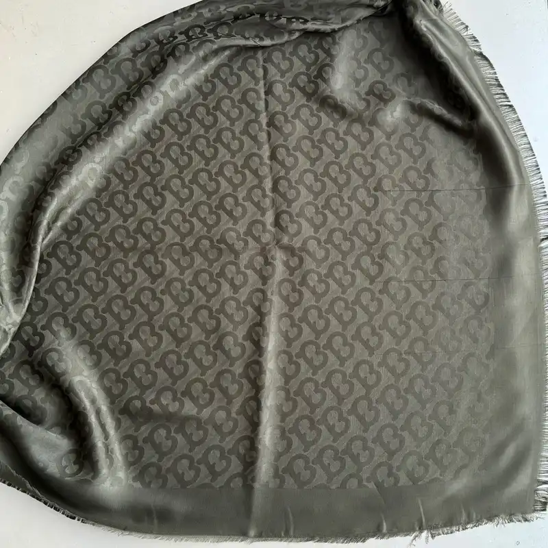 روسری زنانه مدل نخی ژاکارد اداری رسمی چهار فصل قواره بزرگ 140 دور ریش کد 1