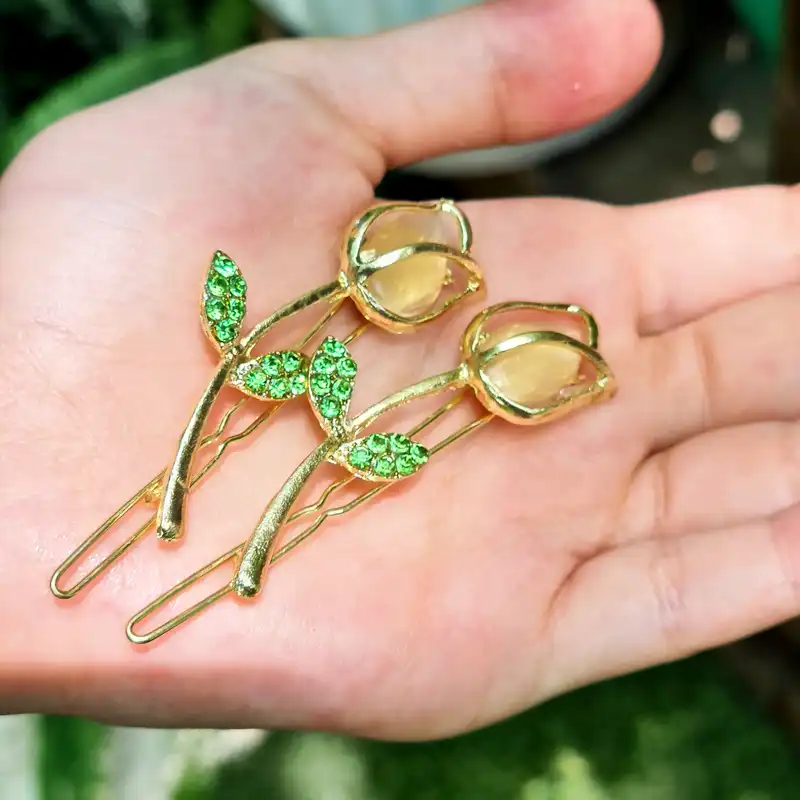 گیره مو زنانه مدل نگین دار طرح گل لاله کد brg 1995