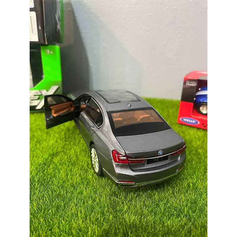 ماکت ماشین مدل بی ام و طرح BMW SERIES 7