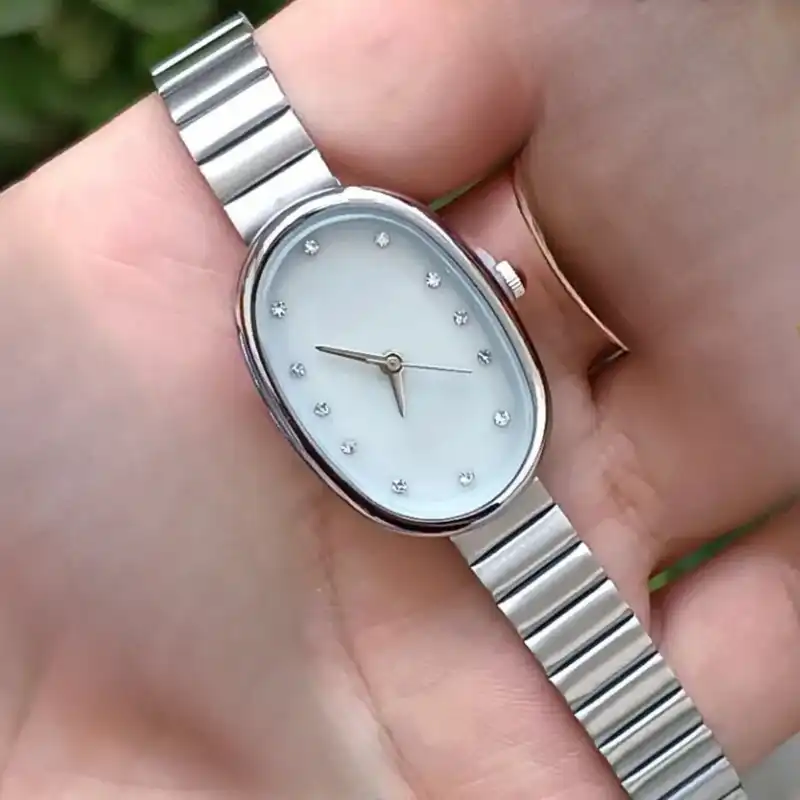 ساعت مچی عقربه ای زنانه مدل کلاسیک بند ریلی فلزی کد 10