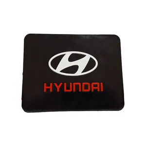 پد نگهدارنده اشیاء خودرو کالانیکس مدل PAD-TOYOTA-100250 طرح داشمت
