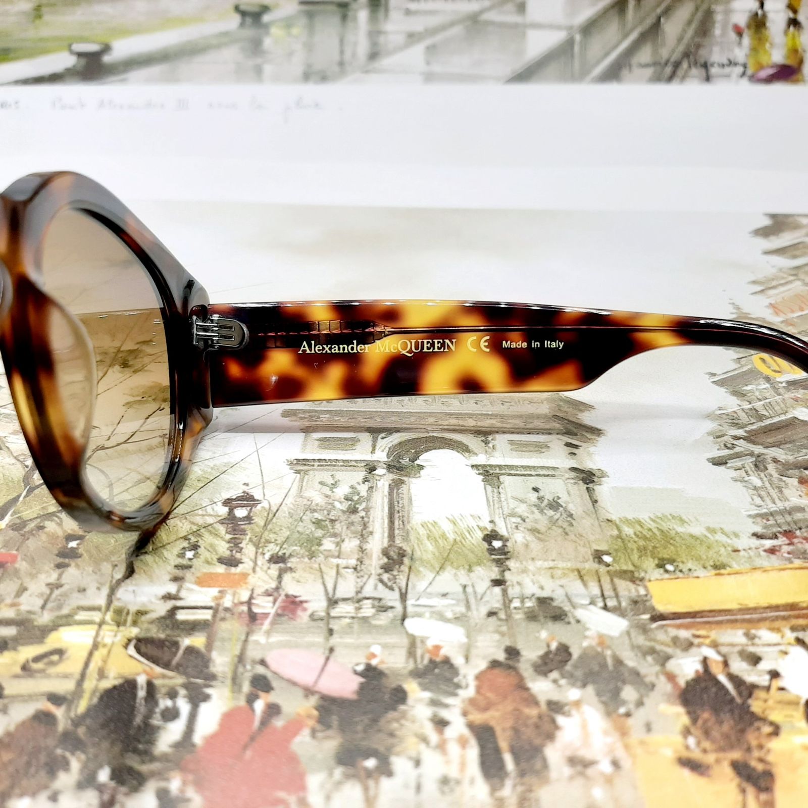 عینک آفتابی زنانه الکساندر مک کوئین مدل MQGRAFFIAM0328S002 -  - 8