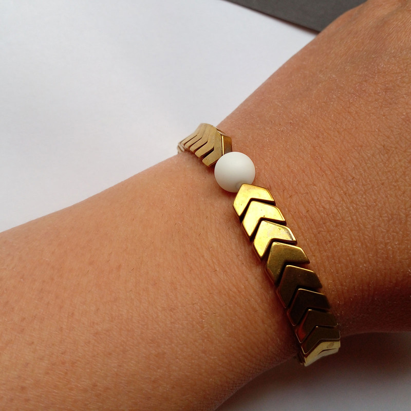 دستبند زنانه مدل اشاره کد HC074 دستبند زنانه مدل اشاره کد HC074