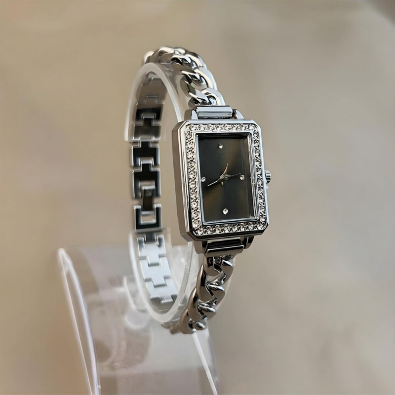 ساعت مچی عقربه ای زنانه مدل دستبندی بند زنجیری دور نگین 3