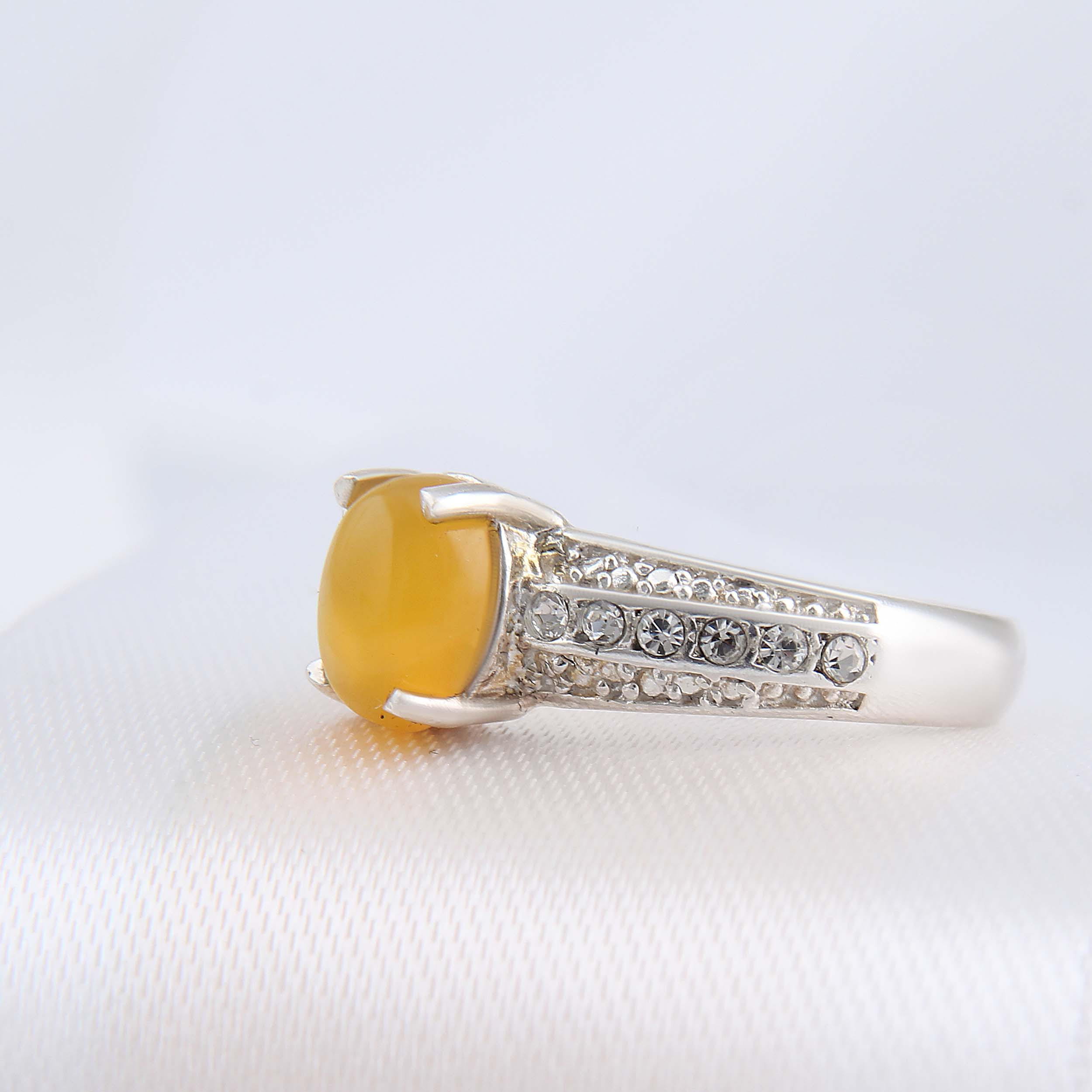 انگشتر نقره زنانه بازرگانی میلادی مدل سنگ عقیق شرف الشمس نگین برلیان بدون ریزش کد AW_681