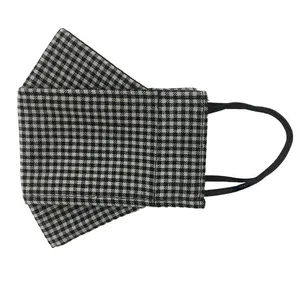 ماسک پارچه‌ ای مدل سه بعدی طرح چهارخونه