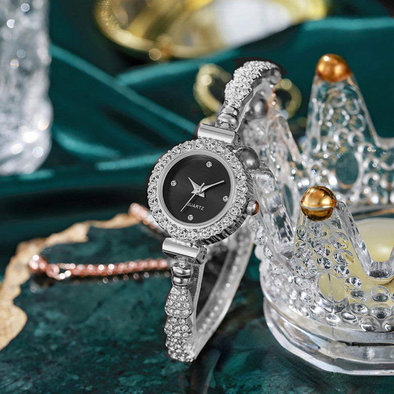 ساعت مچی عقربه ای زنانه مدل بند نگین دار قفل کرواتی کد 07