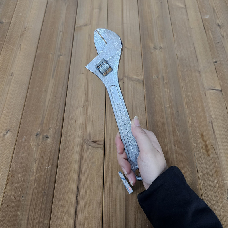 آچار فرانسه کنیوس مدل 10_250 سایز 10 اینچ آچار فرانسه کنیوس مدل 10_250 سایز 10 اینچ