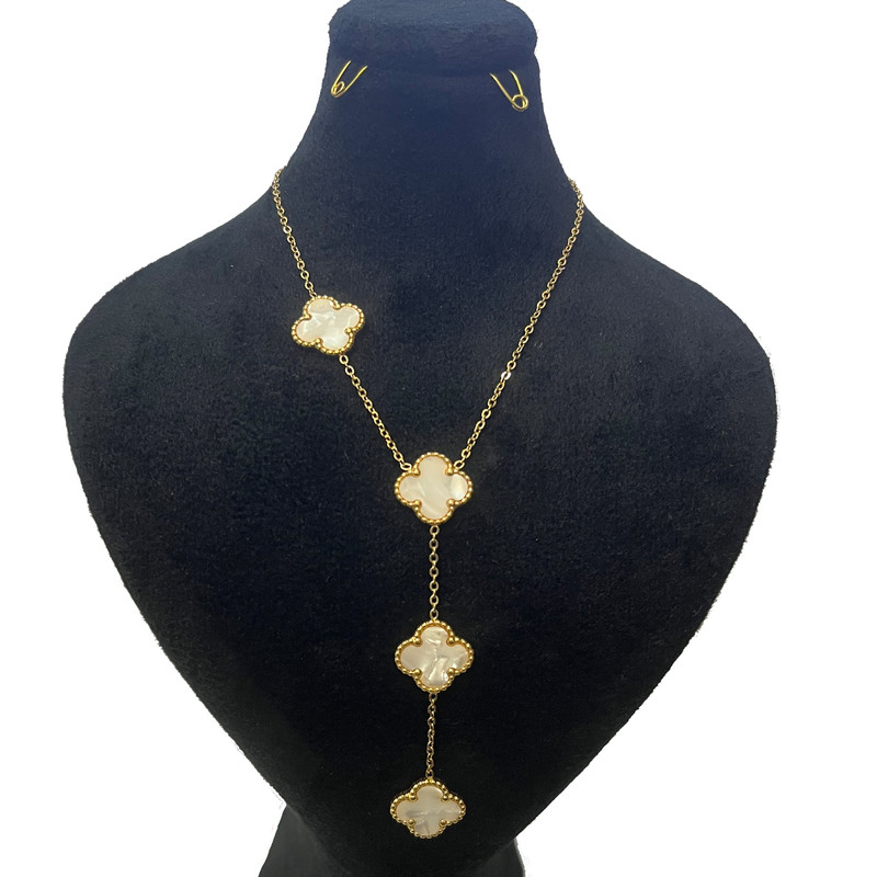 گردنبند دخترانه مدل چهارگل صدفی