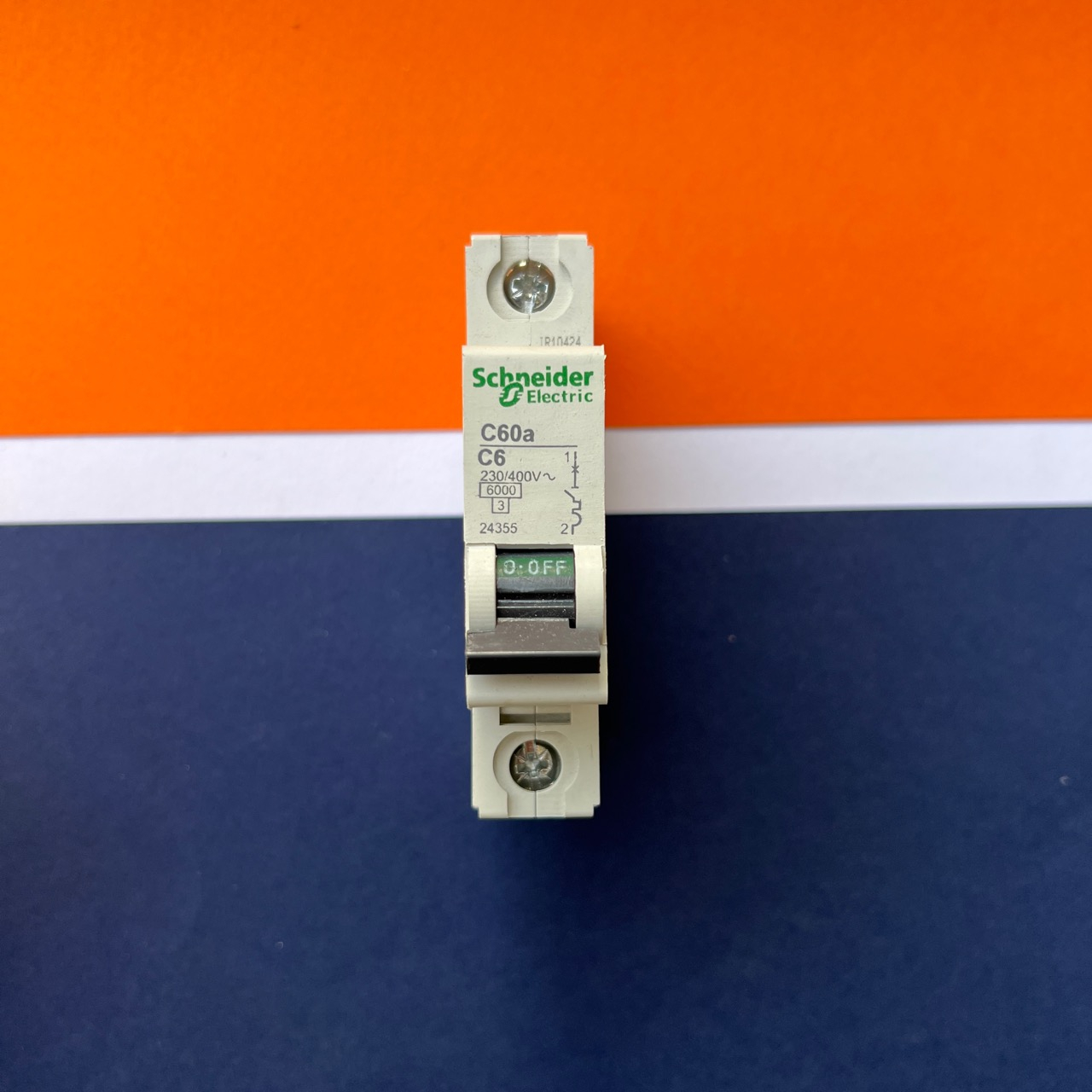فیوز مینیاتوری تک‌فاز 6 آمپر اشنایدر مدل C6 سری 24355
