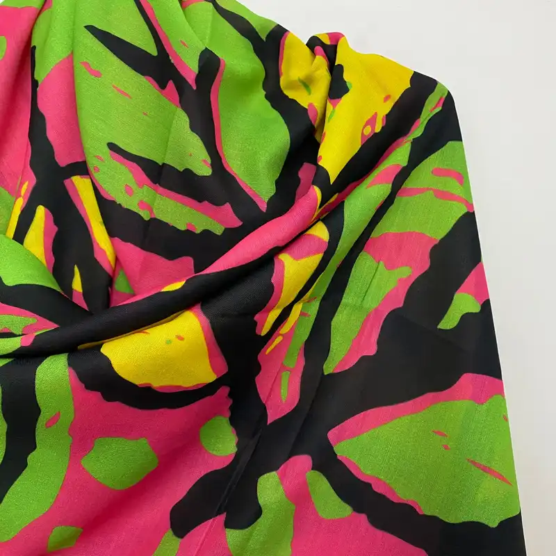 روسری زنانه مدل نخی چهارفصل قواره بزرگ کد 1299