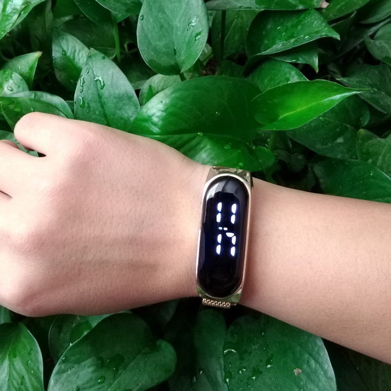 ساعت مچی دیجیتال مدل مگنتی کپسولی کد 15