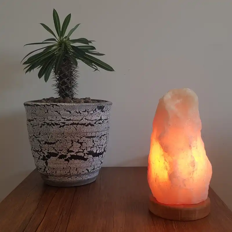 چراغ رومیزی سنگ نمک طرح صخره ای مدل R12