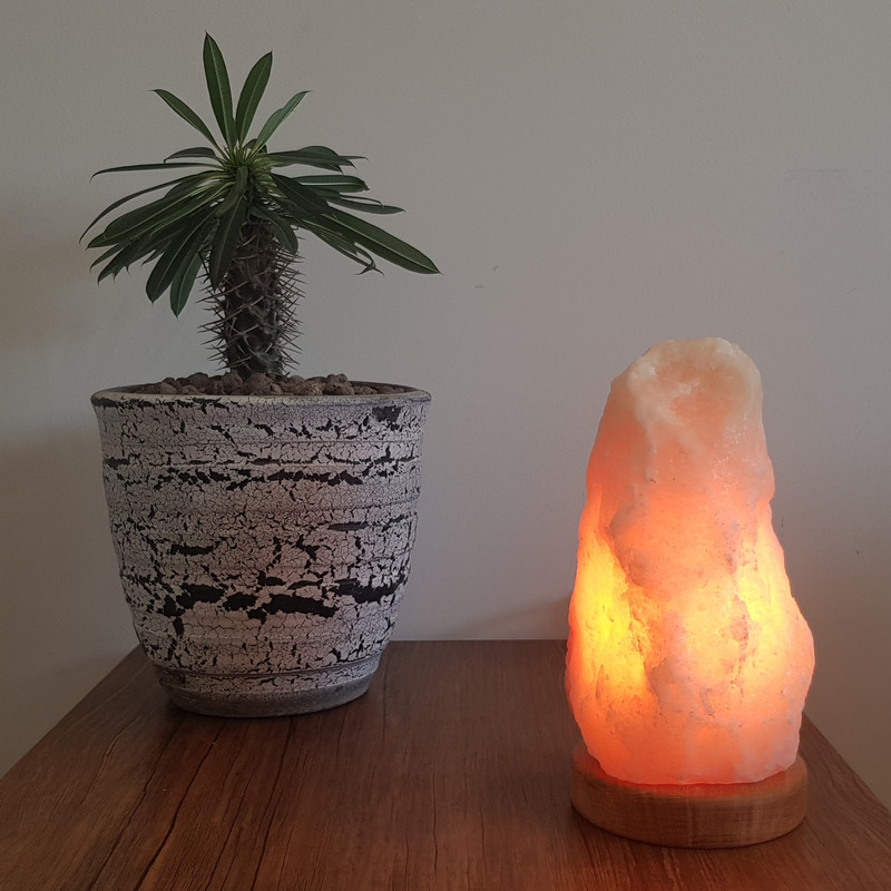 چراغ رومیزی سنگ نمک طرح صخره ای مدل R12