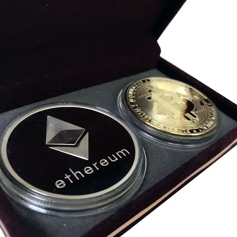 دکوری مدل سکه بیتکوین و اتریوم