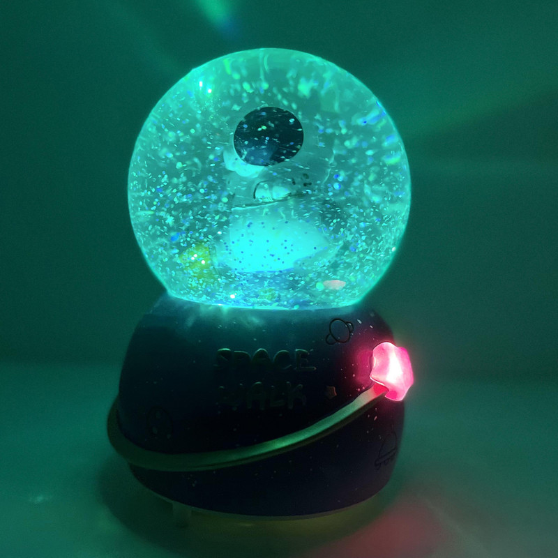 گوی موزیکال مدل پمپی آدم فضایی طرح SPACE WALK کد PB399 گوی موزیکال مدل پمپی آدم فضایی طرح SPACE WALK کد PB399
