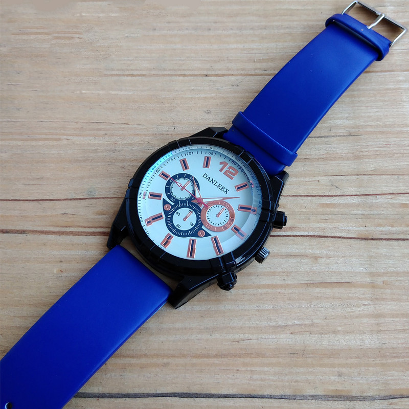 ساعت  مچی عقربه ای پسرانه مدل بند چرمی اسپرت کد 12 DAN