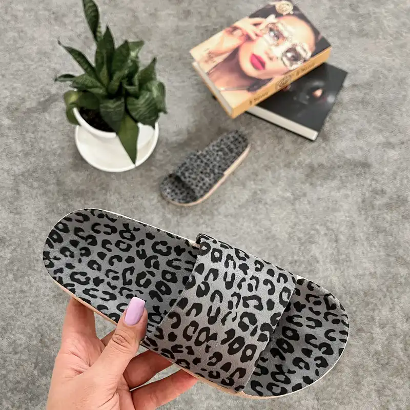 دمپایی زنانه پاپا مدل GRY.2781