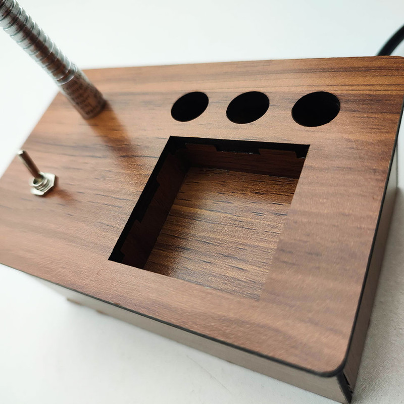 چراغ مطالعه رومیزی مدل KM80 طرح جامدادی