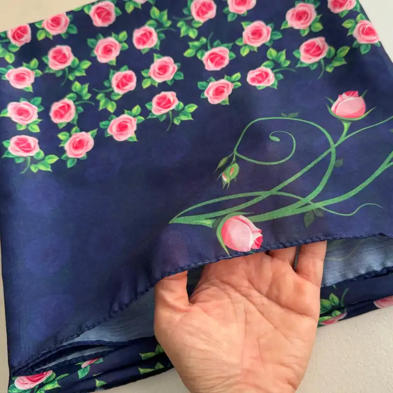 روسری زنانه مدل نخی گل گلی چهار فصل منگوله دار