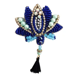 گل سینه زنانه مدل لاله