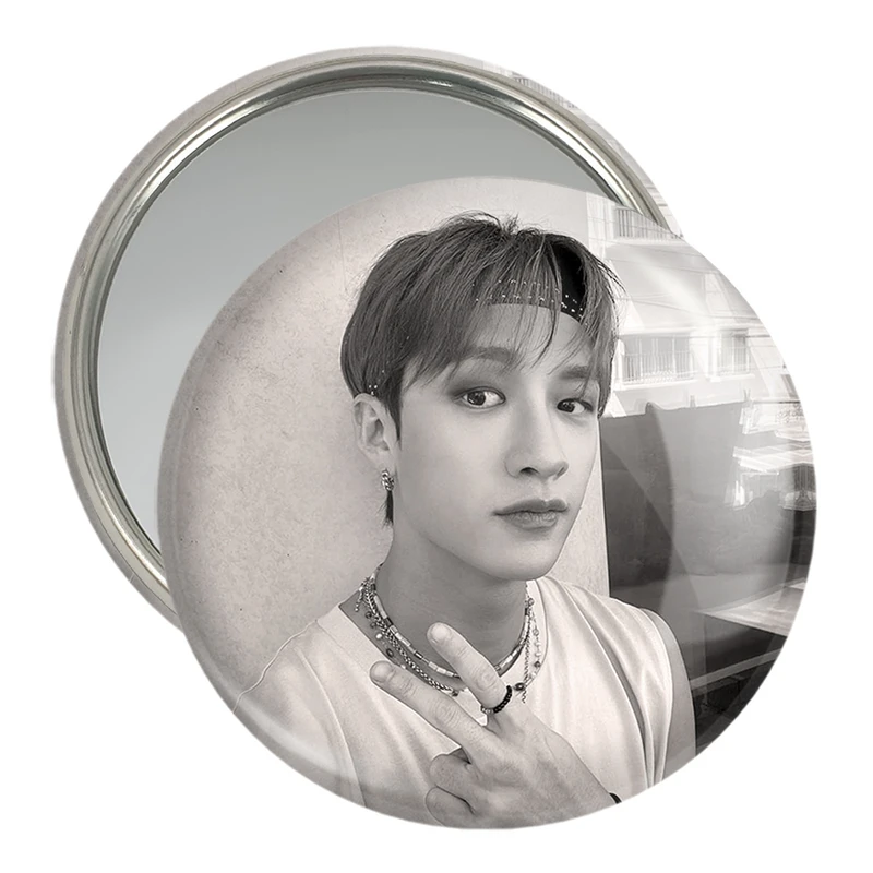 آینه جیبی خندالو مدل بنگ چان گروه استری کیدز Stary Kids  کد 16905