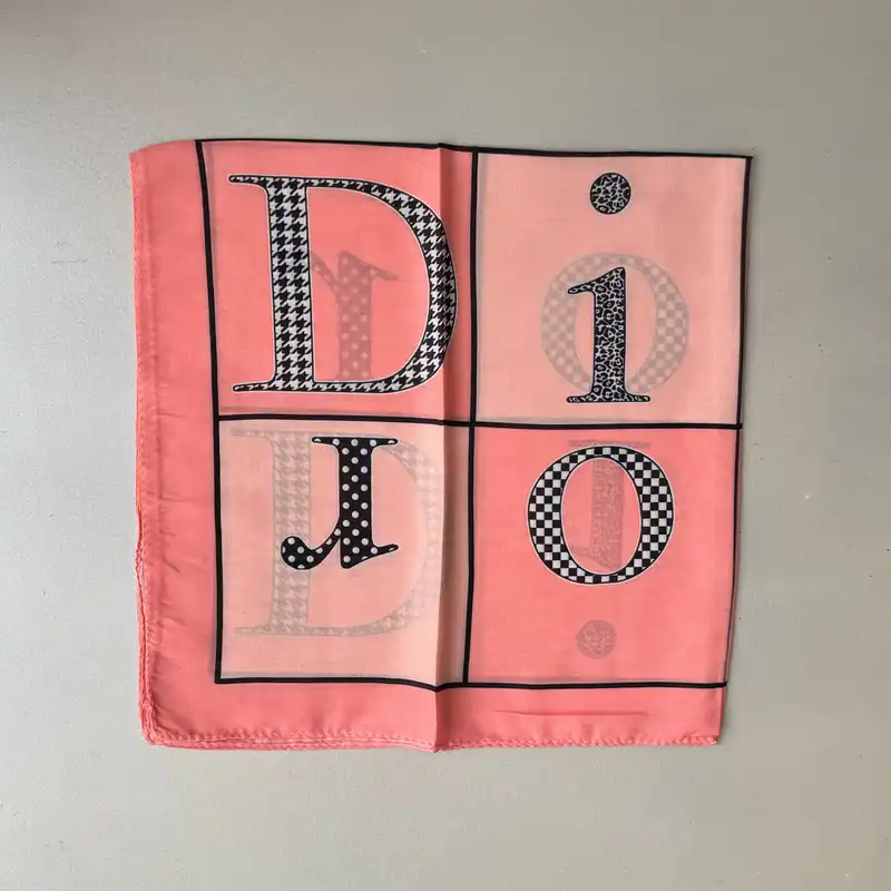 روسری زنانه مدل مینی اسکارف نخی چهارخانه اسپرت قواره 70