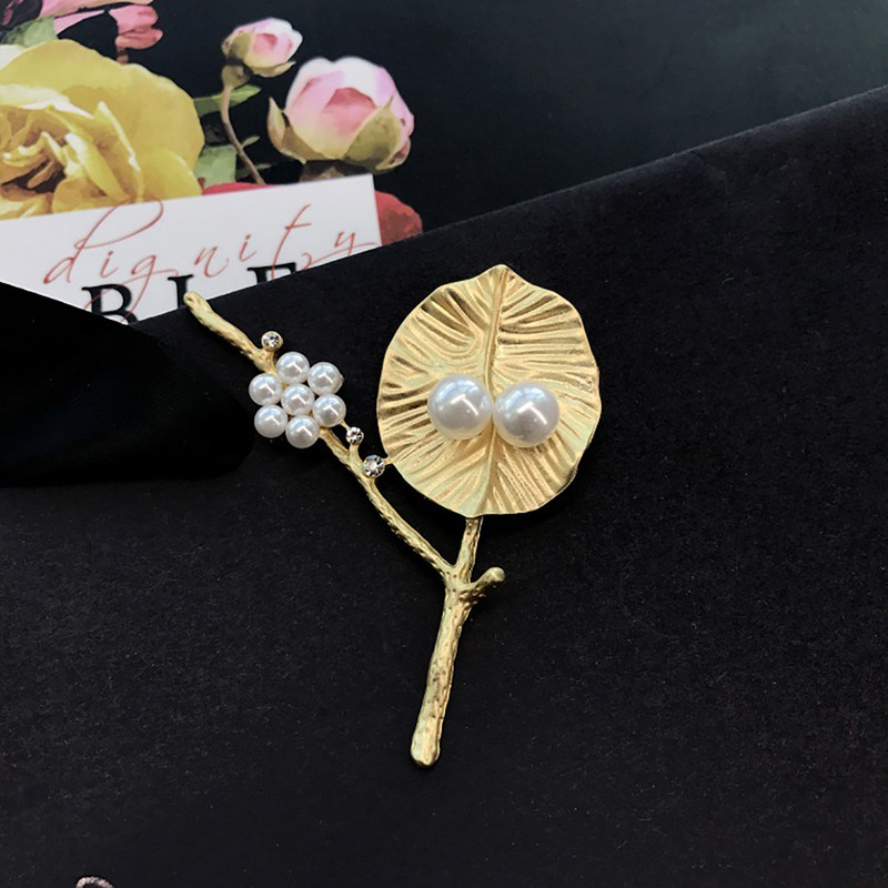 گل سینه زنانه مدل برگ نیلوفر کد 00906 گل سینه زنانه مدل برگ نیلوفر کد 00906