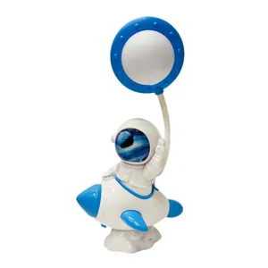 چراغ مطالعه مدل فضانورد در فضا کد 022