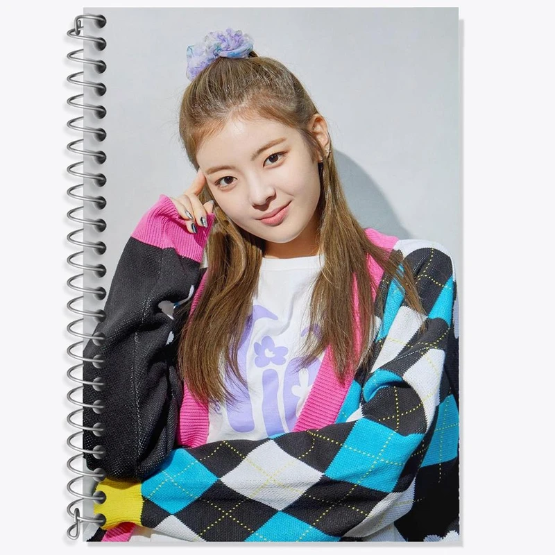 دفتر لغت 50 برگ خندالو مدل لیا گروه ایتزی ITZY کد 20194