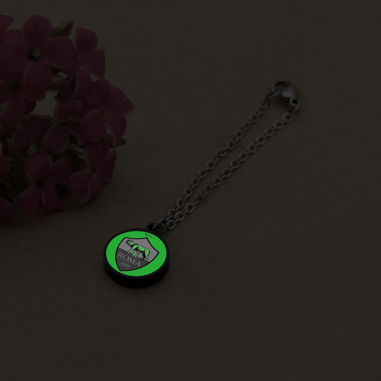 آویز ساعت زنانه ناکسیگو مدل شب تاب طرح آ اس رم کد AW8982