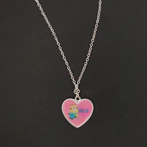 گردنبند دخترانه مدل قلب مینیون متحرک