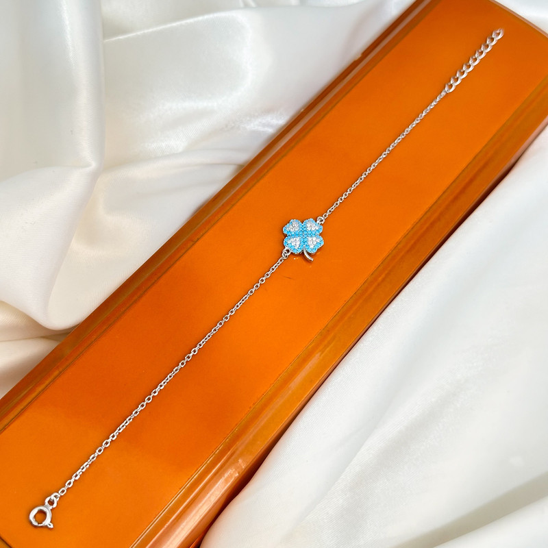 دستبند زنجیری نقره زنانه سیلور شهر مدل شبدر چشم نظر کد 00227 دستبند زنجیری نقره زنانه سیلور شهر مدل شبدر چشم نظر کد 00227