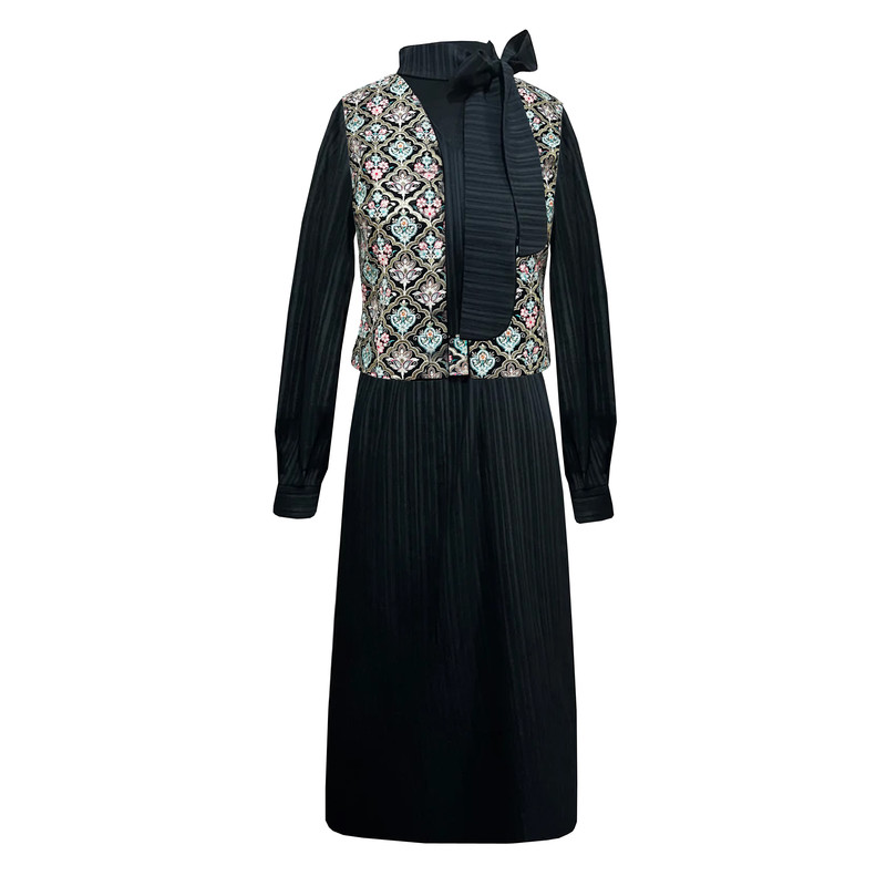 ست جلیقه و سارافون زنانه مدل سوزندوزی