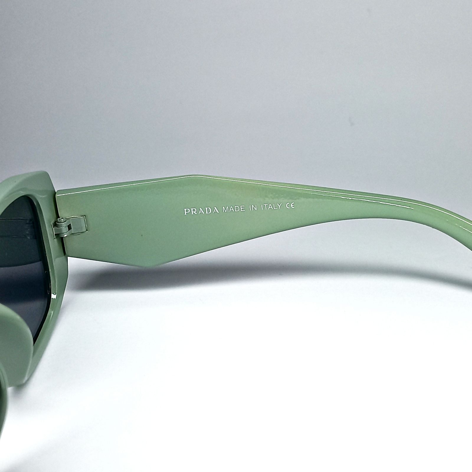عینک آفتابی پرادا مدل سه بعدی -  - 3