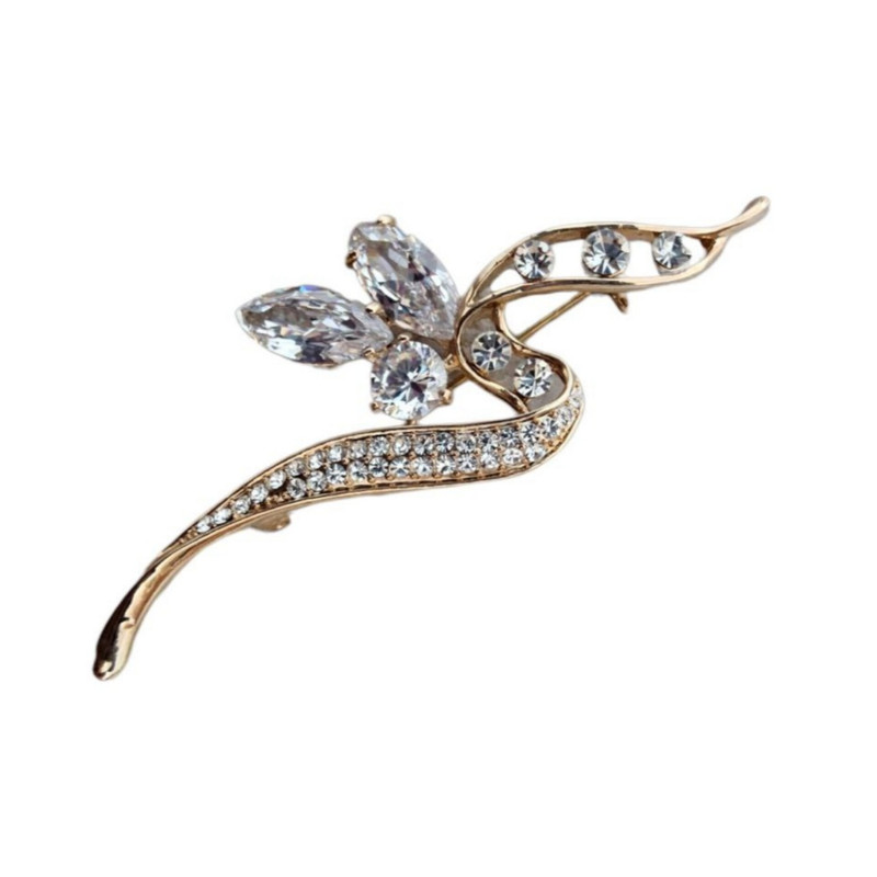 سنجاق سینه زنانه مدل گل نگین دار ۶۷۷