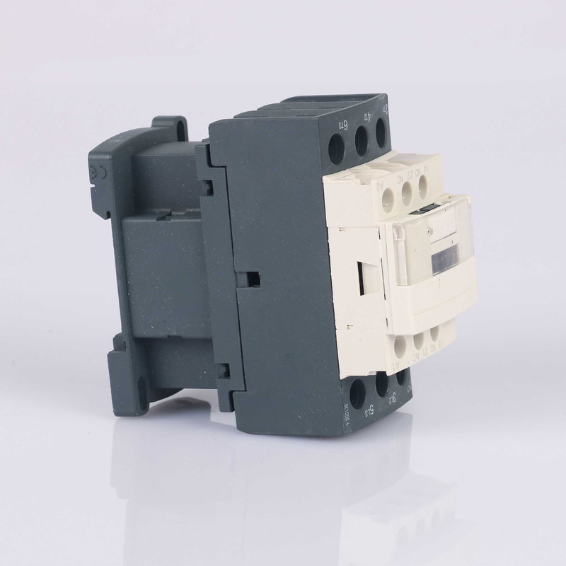 کنتاکتور 3 فاز 32 آمپر مدل LC1D32 کنتاکتور 3 فاز 32 آمپر مدل LC1D32