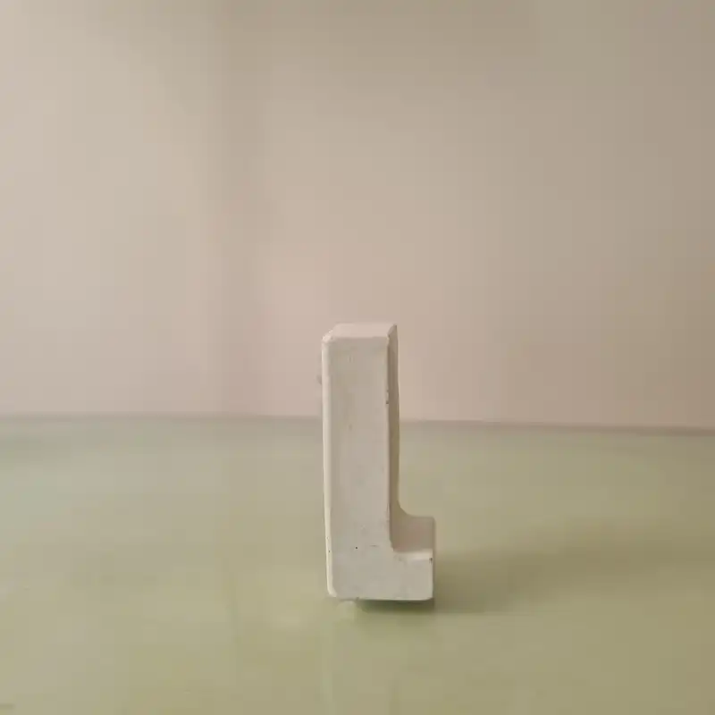 استند رومیزی تزیینی مدل حرف L