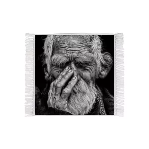 فرش ماشینی دیوارکوب مدل R1022 طرح نقاشی پرتره چهره پیرمرد