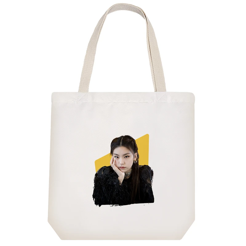 ساک خرید خندالو مدل یجی گروه موسیقی ایتزی Itzy کد 1672