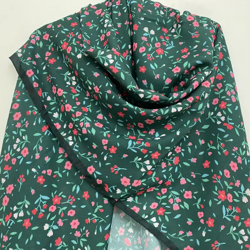 روسری زنانه مدل نخ چهارفصل منگوله دار کد 1000