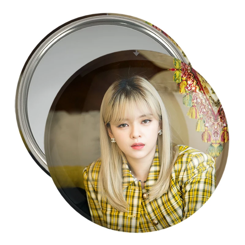 آینه جیبی خندالو مدل جونگیون گروه توایس کد 11696