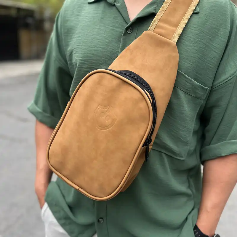 کیف کراس بادی مدل چرم هورس