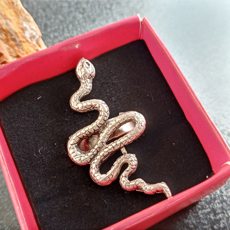 انگشتر زنانه مدل مار کد SN-1400 انگشتر زنانه مدل مار کد SN-1400