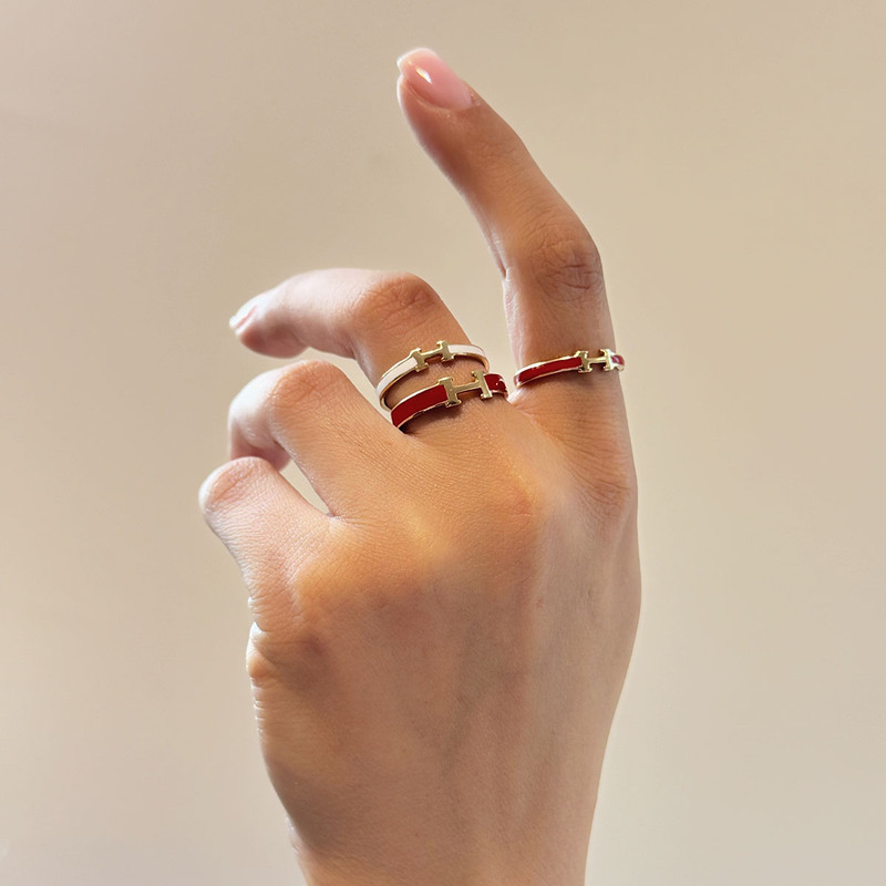 انگشتر طلا 18 عیار زنانه بان گالری مدل هرمس پهن انگشتر طلا 18 عیار زنانه بان گالری مدل هرمس پهن