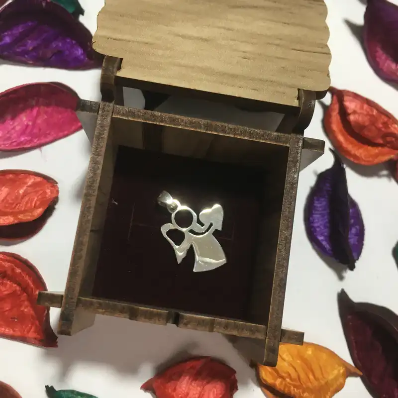 آویز گردنبند نقره مدل فرشته با قلب