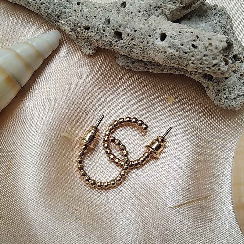 گوشواره زنانه سیکس مدل حلقه ی کد H40 گوشواره زنانه سیکس مدل حلقه ی کد H40